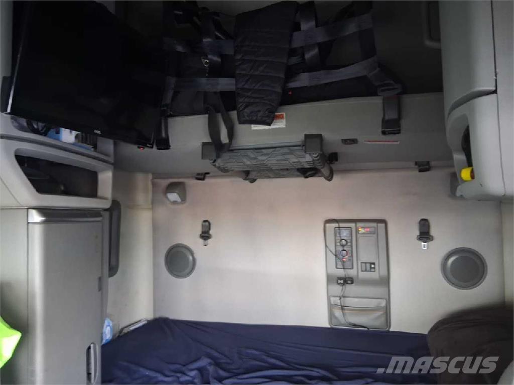 Volvo VNL64T760 Truck Tractor Units