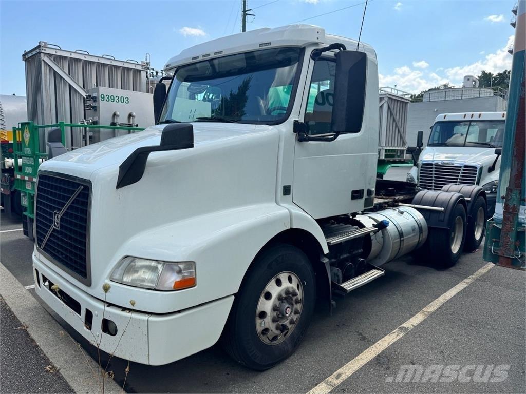 Volvo VNM64T200 Truck Tractor Units