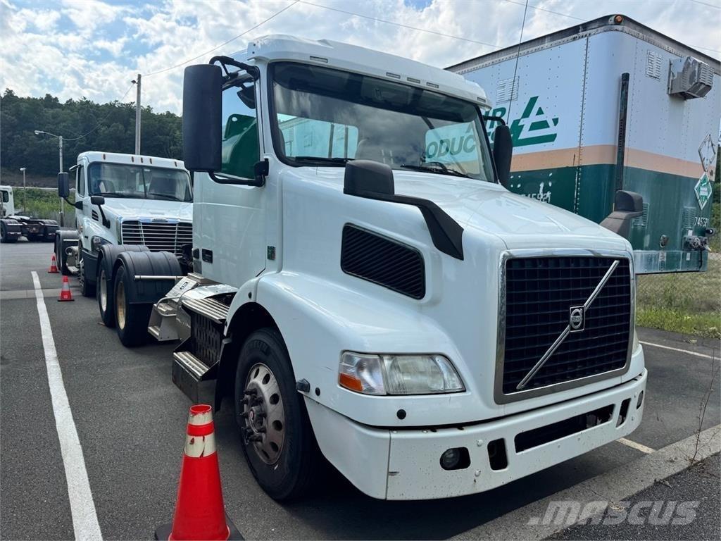Volvo VNM64T200 Truck Tractor Units