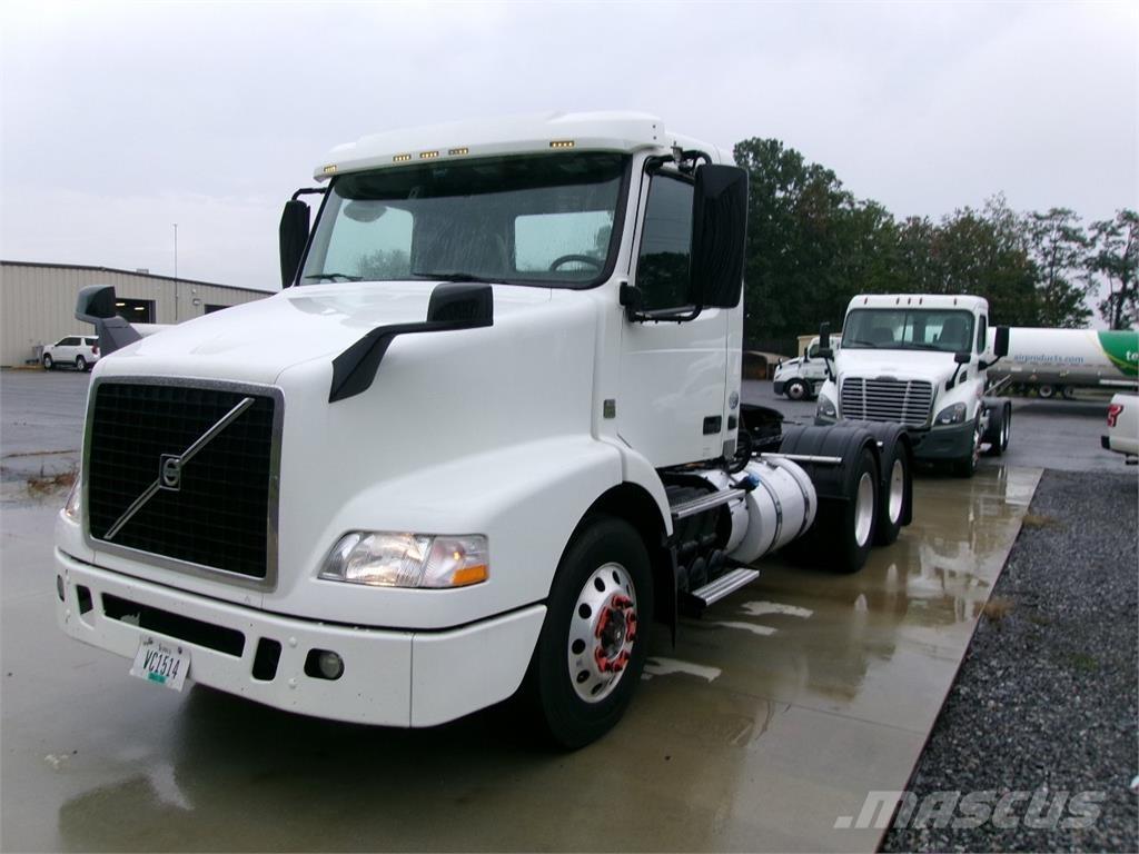 Volvo VNM64T200 Truck Tractor Units