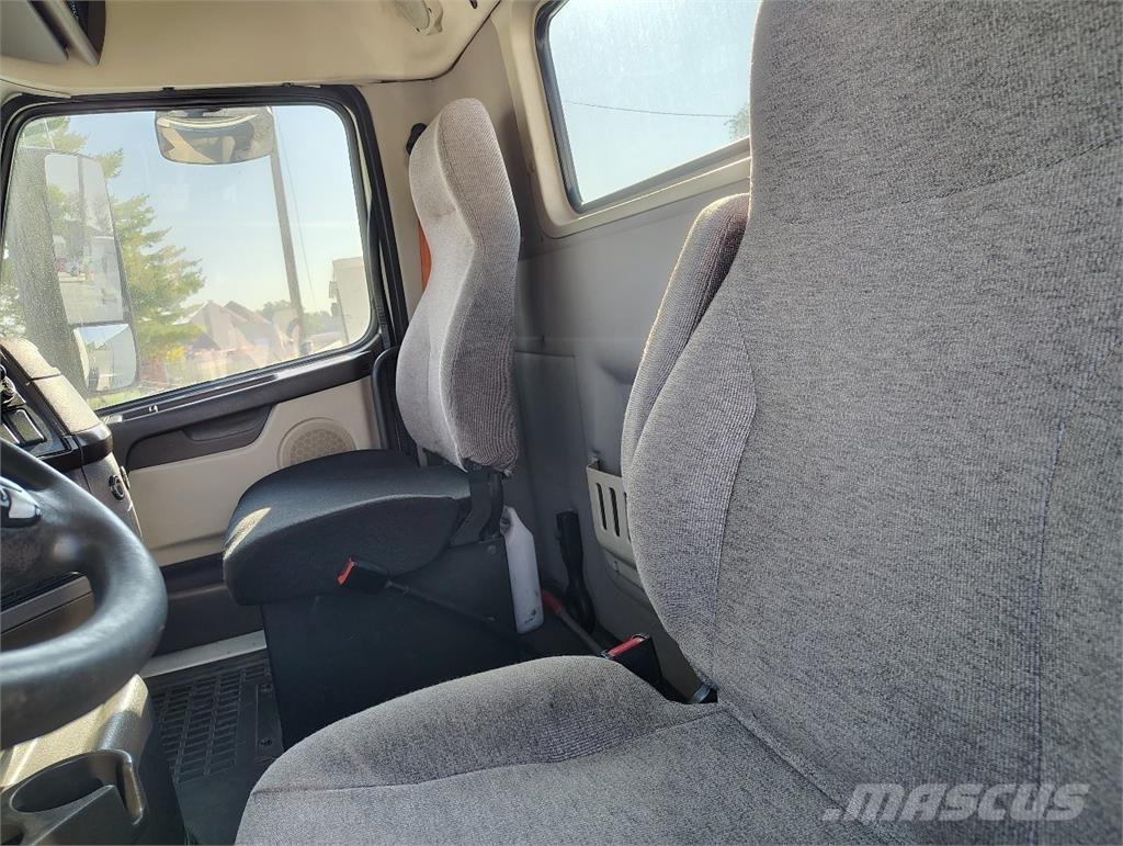 Volvo VNM64T200 Truck Tractor Units