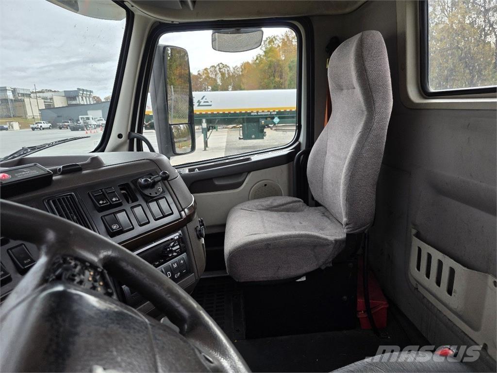 Volvo VNM64T200 Truck Tractor Units