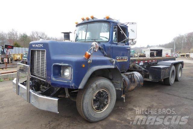 Mack RB688S Containerframe/Skiploader trucks