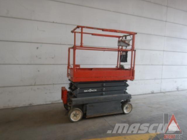 SkyJack SJ3219 Articulated boom lifts