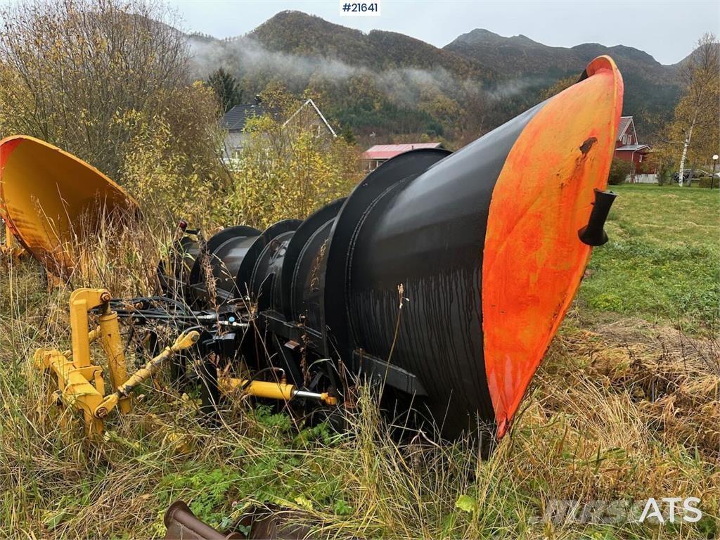  Gmill HDA 265 plow. Other components