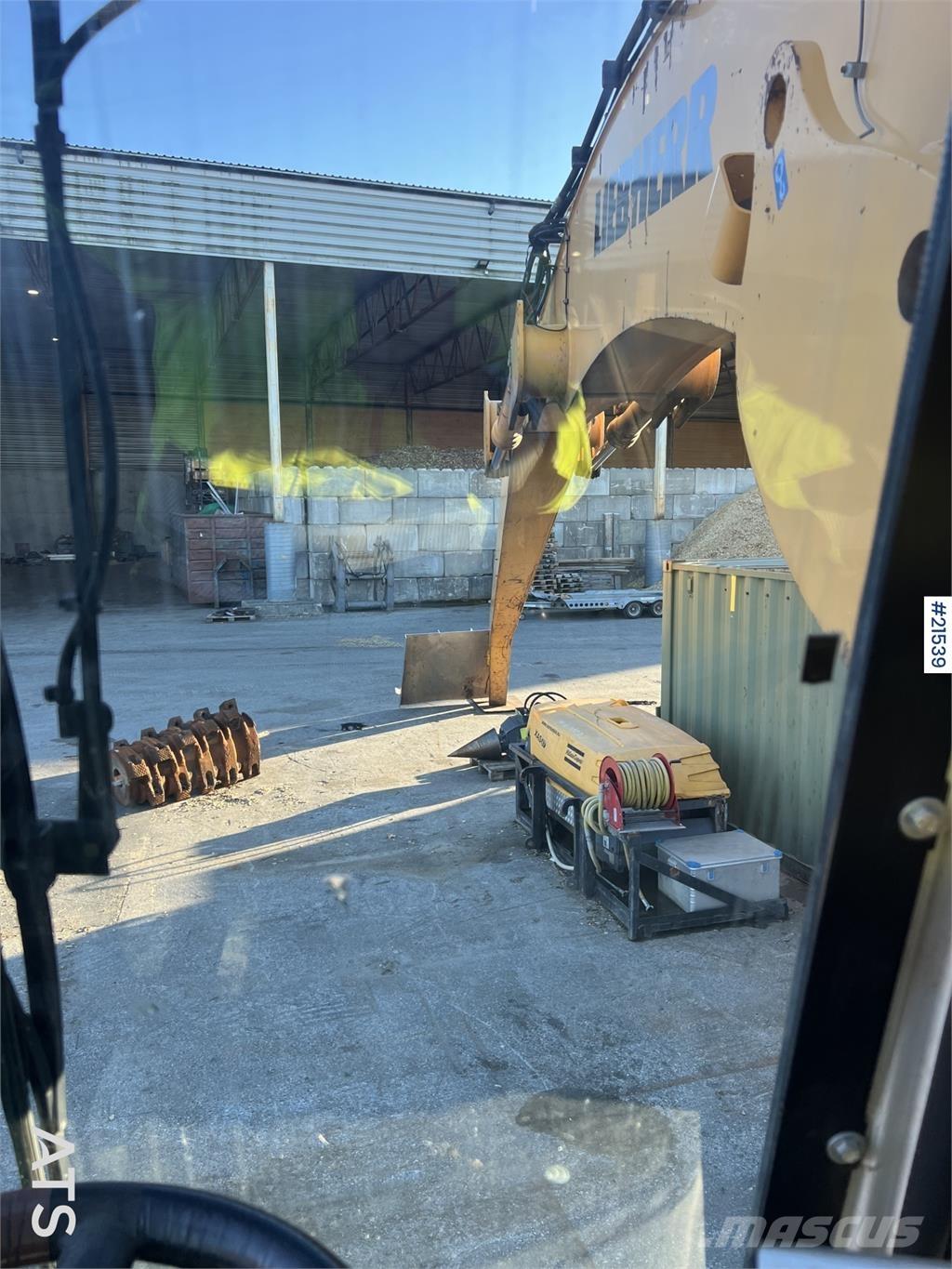 Liebherr A934C Wheeled excavators