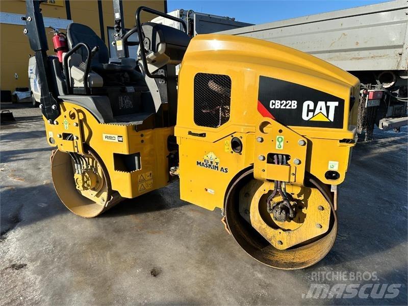 CAT cb22b Vibrator compactors