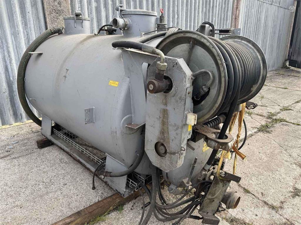  -Kita- Cisterna Municipal / general purpose vehicles