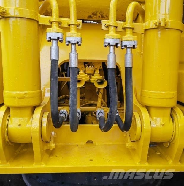 Komatsu PC220-8 Crawler excavators