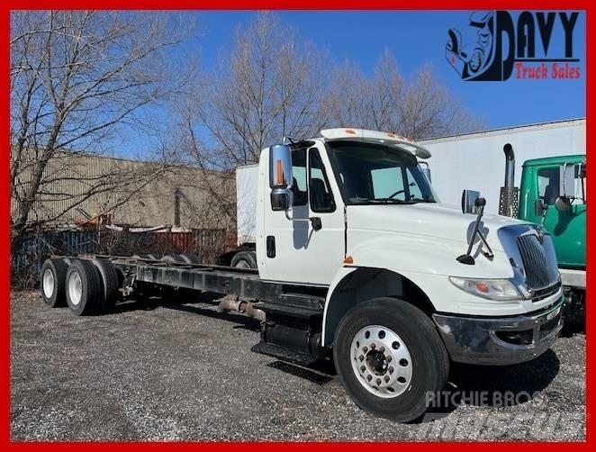 International 4400 Flatbed/Dropside trucks