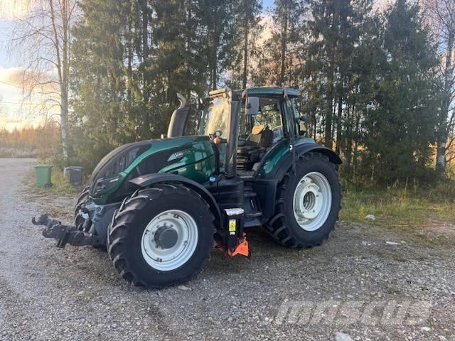 Valtra T194 versu Tractors