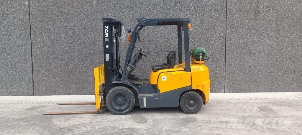 TCM FHG 25 T3 LPG trucks