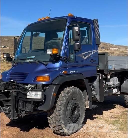  UNIMG FLBTK Flatbed/Dropside trucks