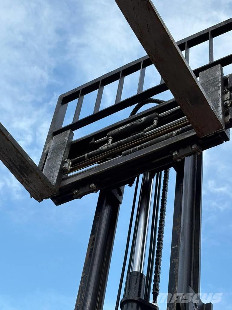 Manitou ME425 Electric forklift trucks