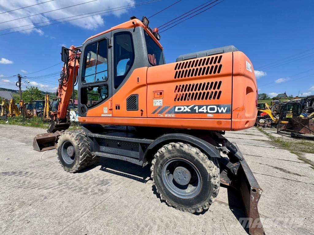 Doosan DX 140 W Wheeled excavators