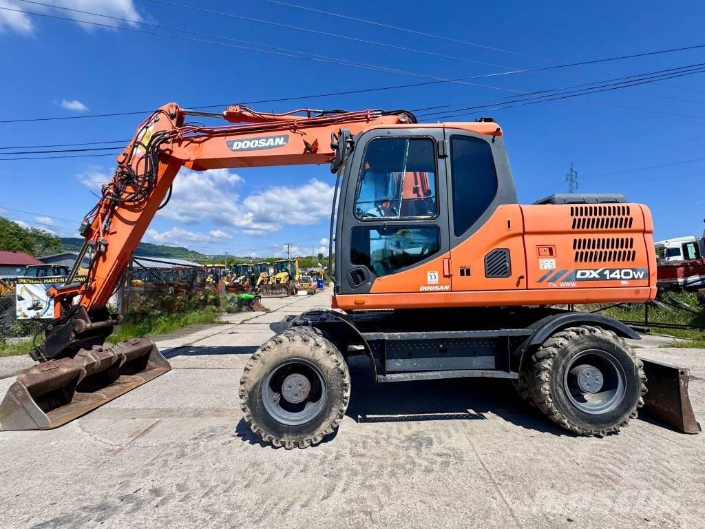 Doosan DX 140 W Wheeled excavators