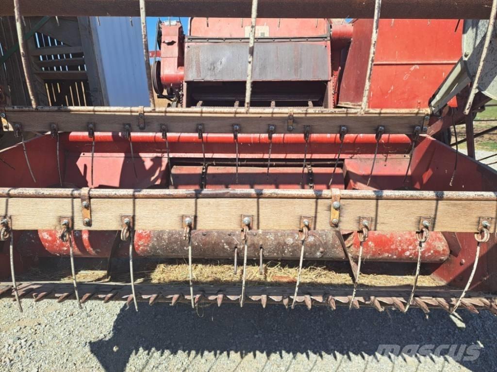 International 82 Combine harvester heads