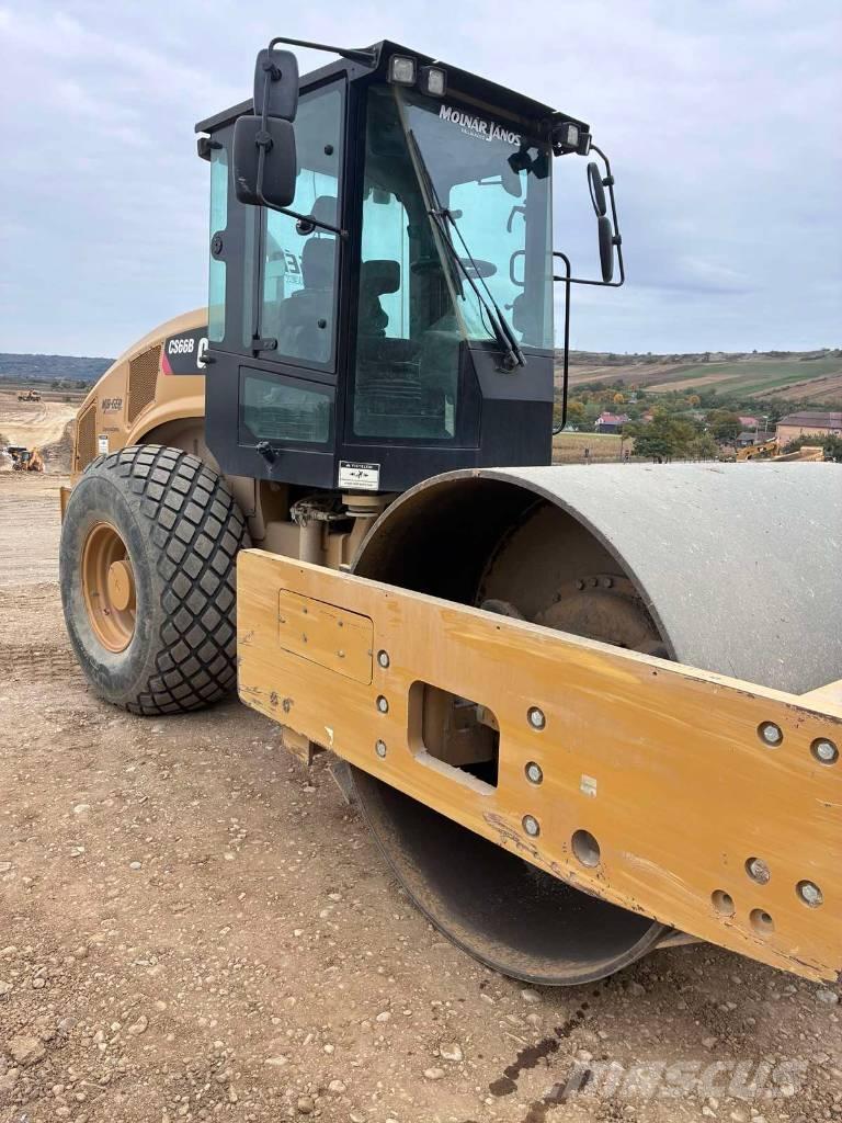 CAT CS 66 B Single drum rollers