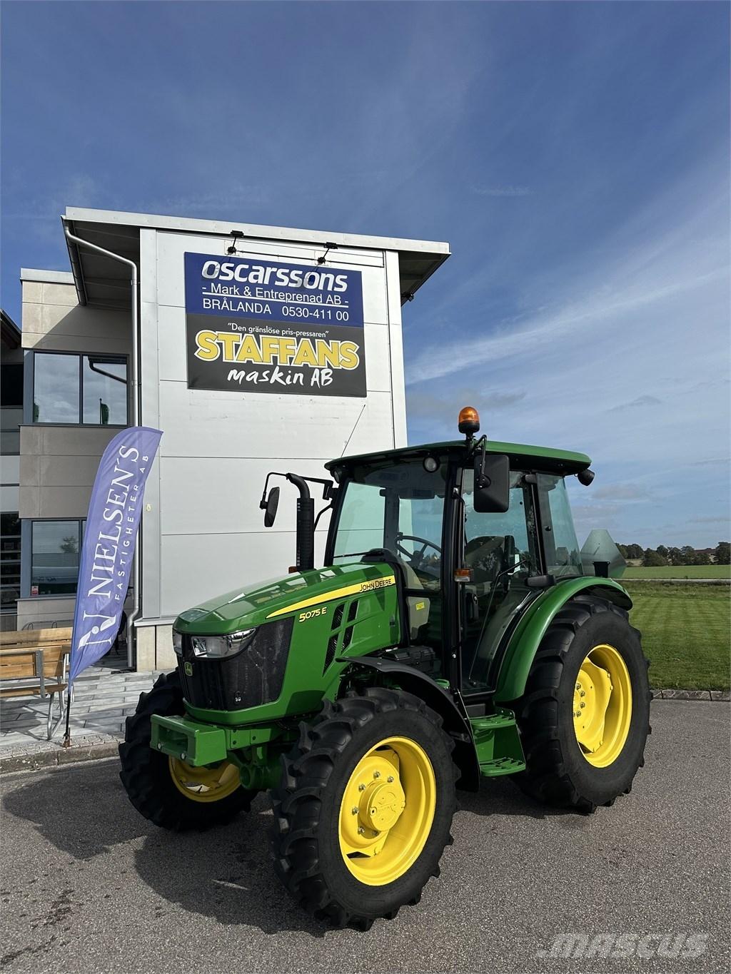 John Deere 5075 E Tractors