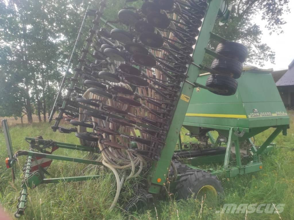 John Deere 740 A Drills
