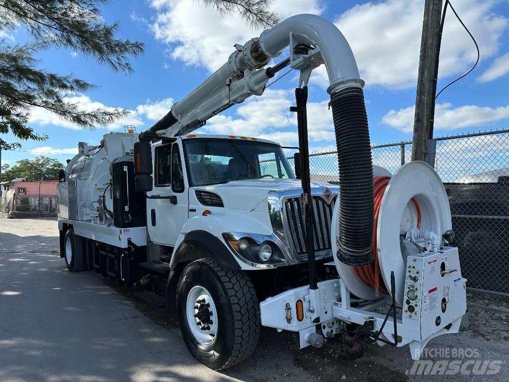 International 7400 Sewage disposal Trucks
