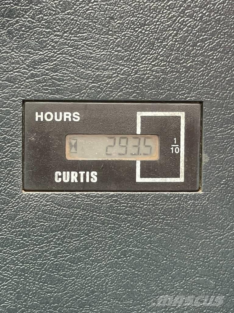 Hyundai 220LC-9S Midi excavators  7t - 12t