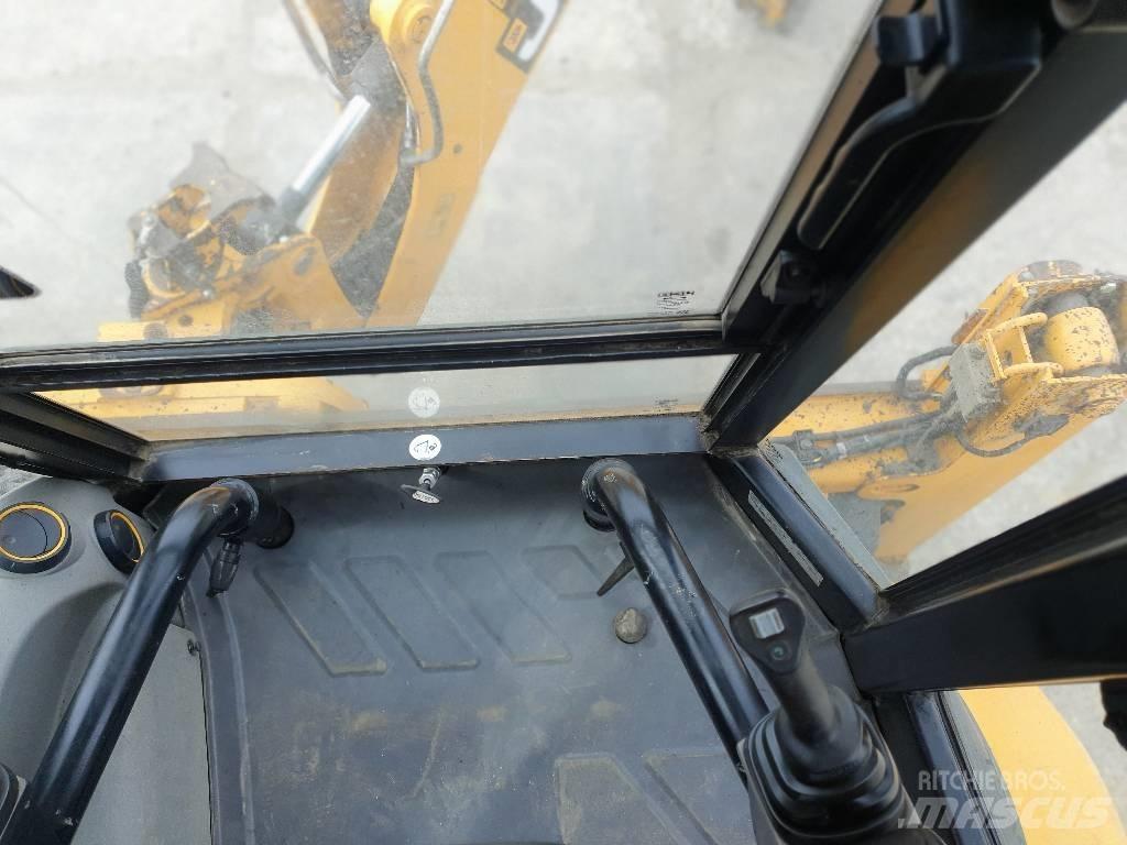 JCB 3 CX compact TLB's
