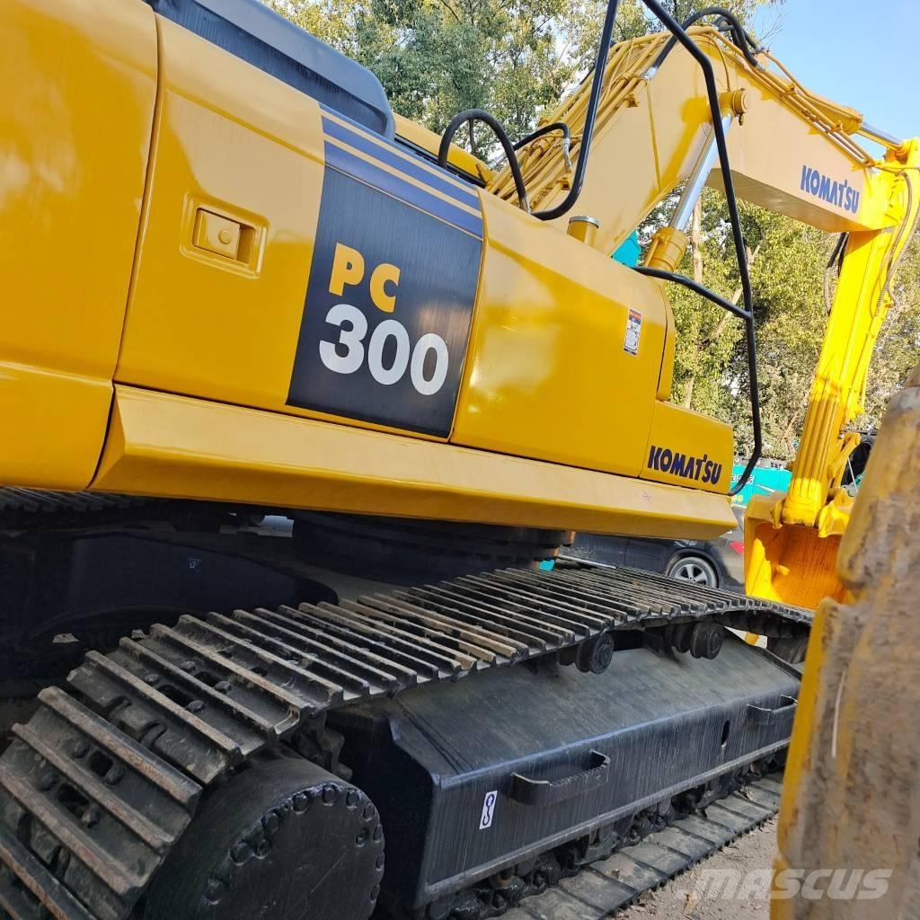 Komatsu PC 300 Crawler excavators