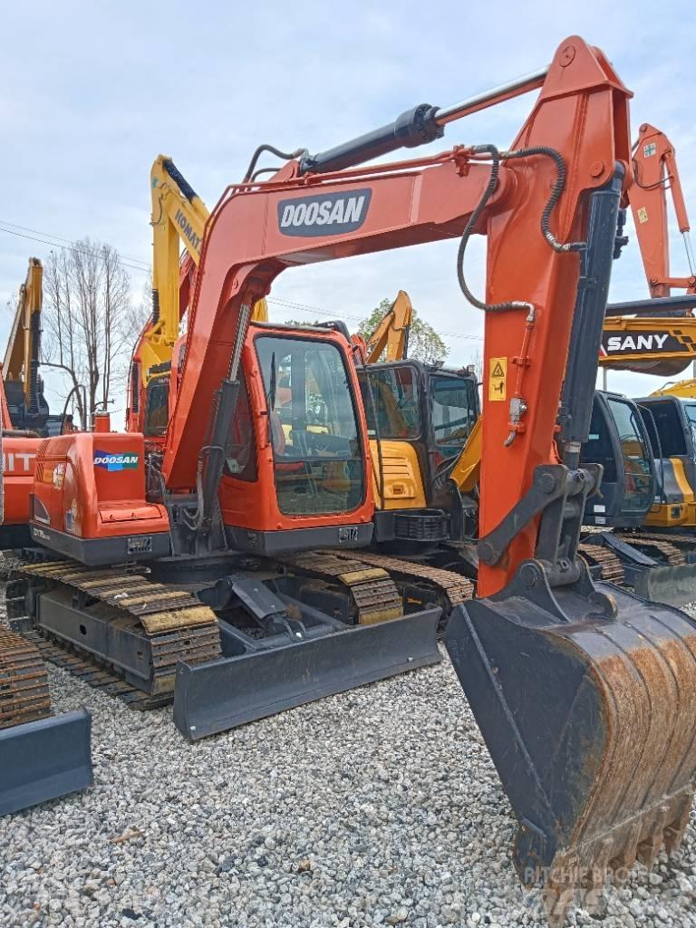 Doosan DX 75 Mini excavators < 7t