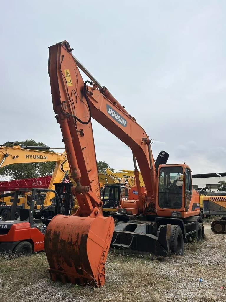 Doosan DH 210 W Wheeled excavators