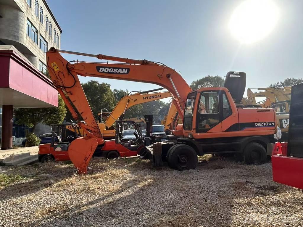 Doosan DH 210 W Wheeled excavators