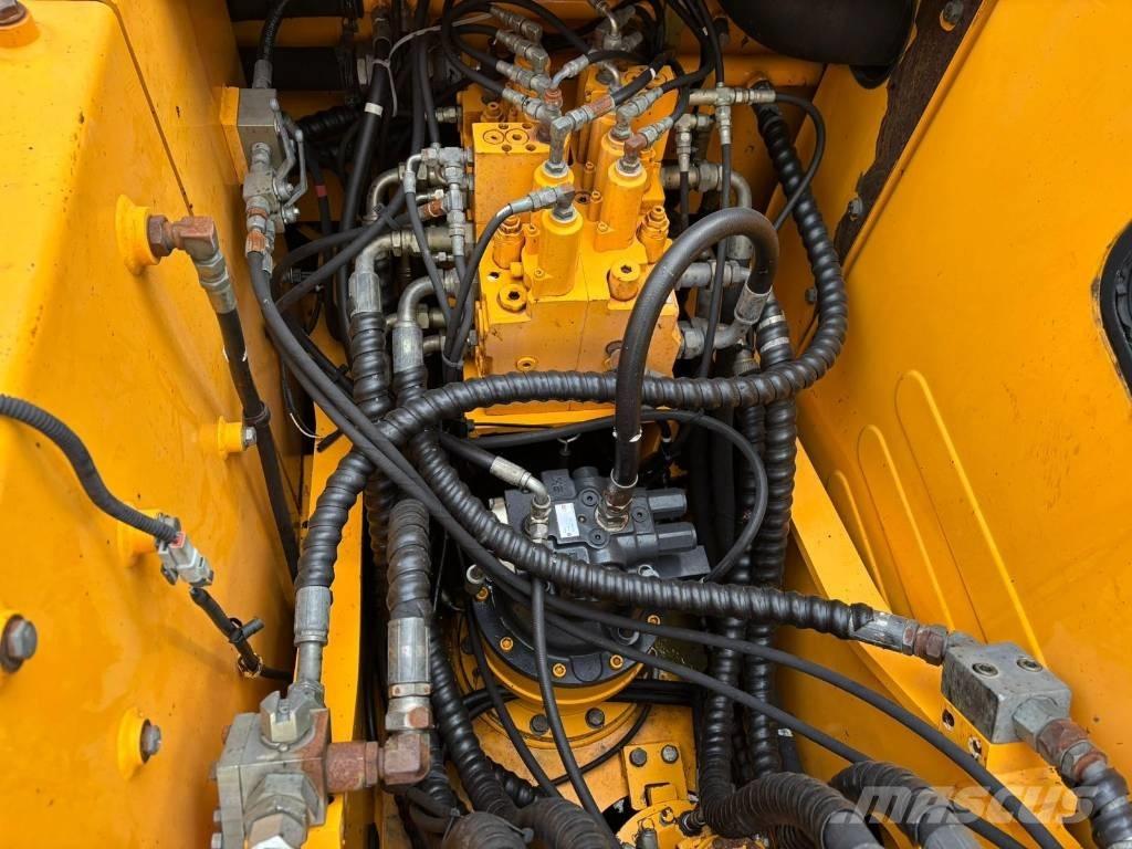 Hyundai 140W-7 Wheeled excavators