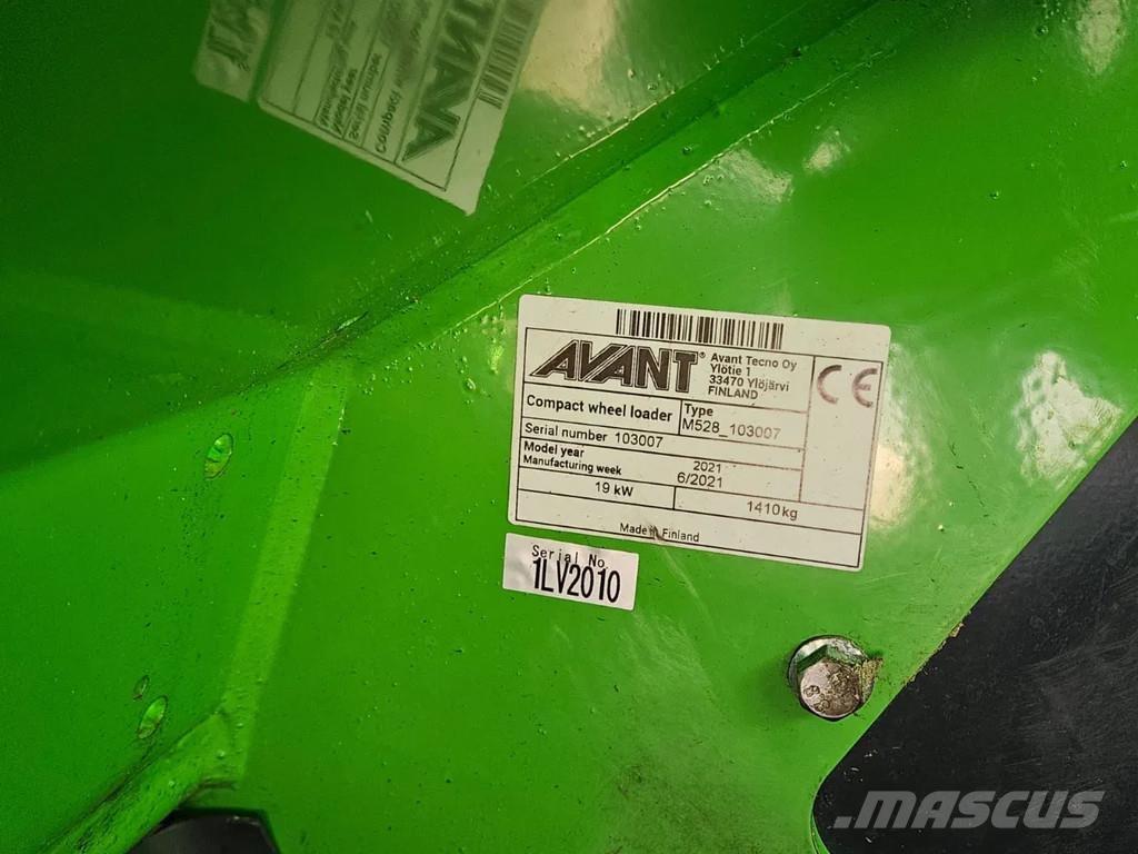Avant 528 Mini loaders