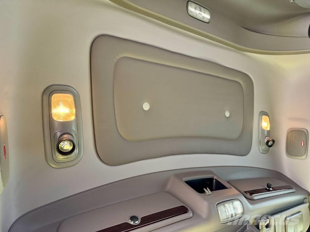 Peterbilt 389 Truck Tractor Units