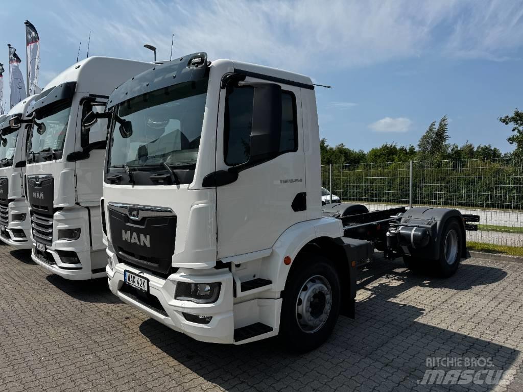 MAN TGM 18.250 Chassis Cab trucks