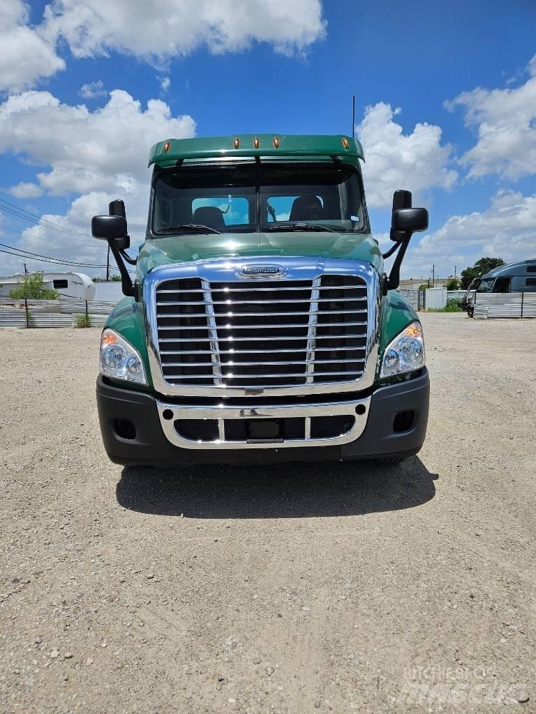 Freightliner 125 Truck Tractor Units