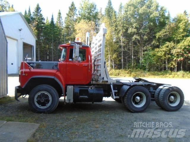 Mack RB 688 S Truck Tractor Units