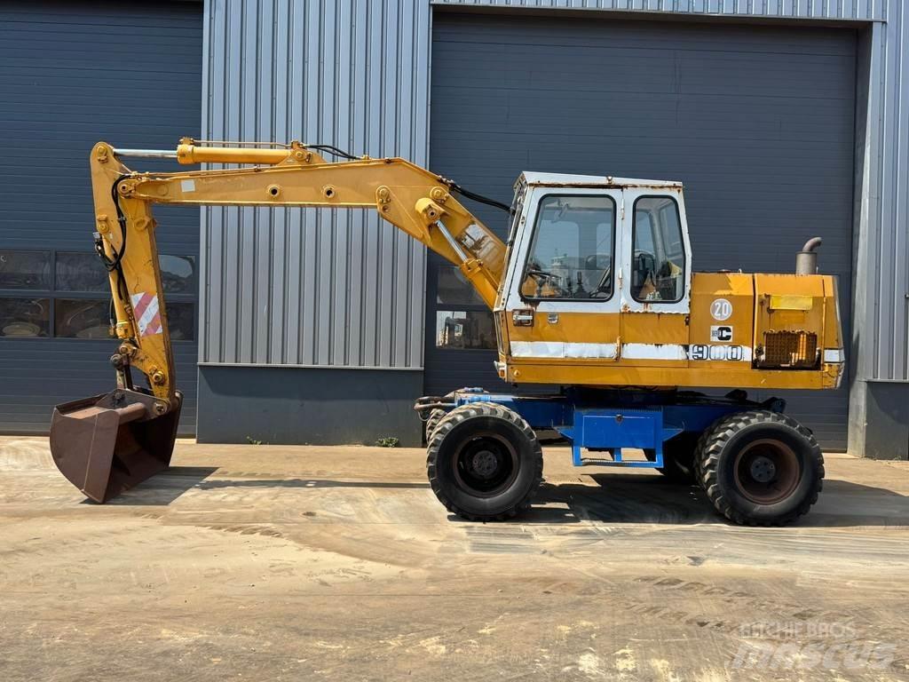 Liebherr A900C Wheeled excavators