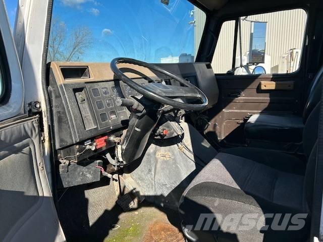 International 4900 Truck Tractor Units