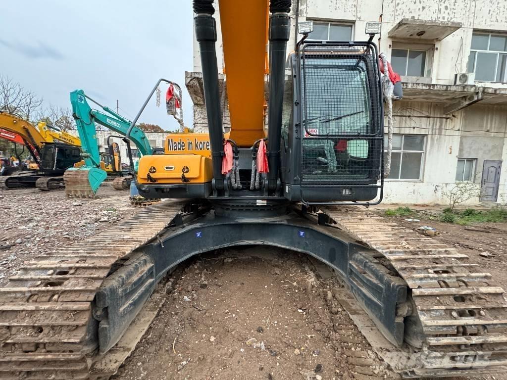 Hyundai 305LC Crawler excavators