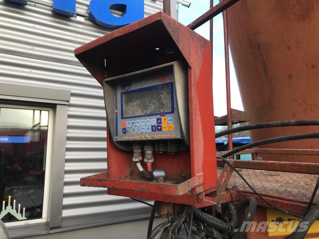  R.M.H WAV 30 Mixer feeders