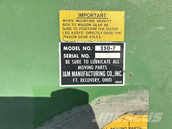 J&M 250-7 Grain / Silage Trailers