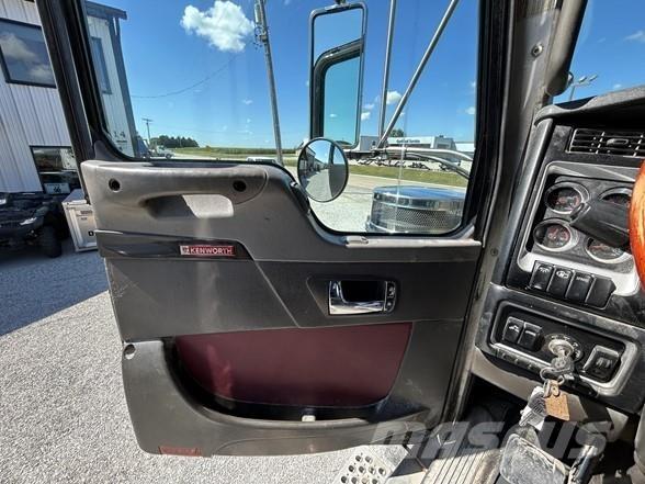 Kenworth W900 Truck Tractor Units