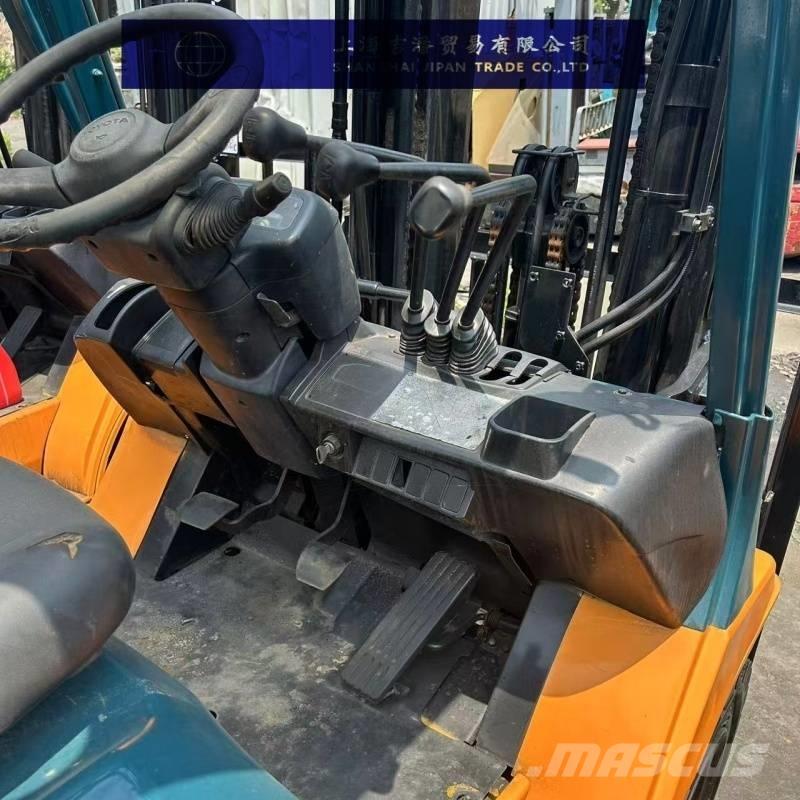 Toyota 7FGU25 Diesel trucks