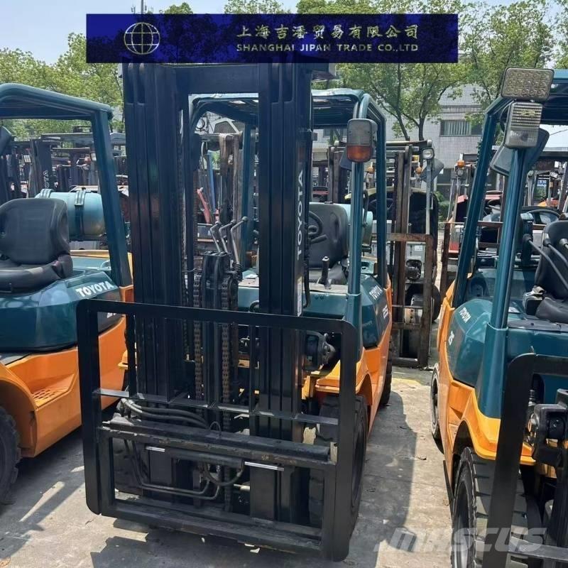 Toyota 7FGU25 Diesel trucks