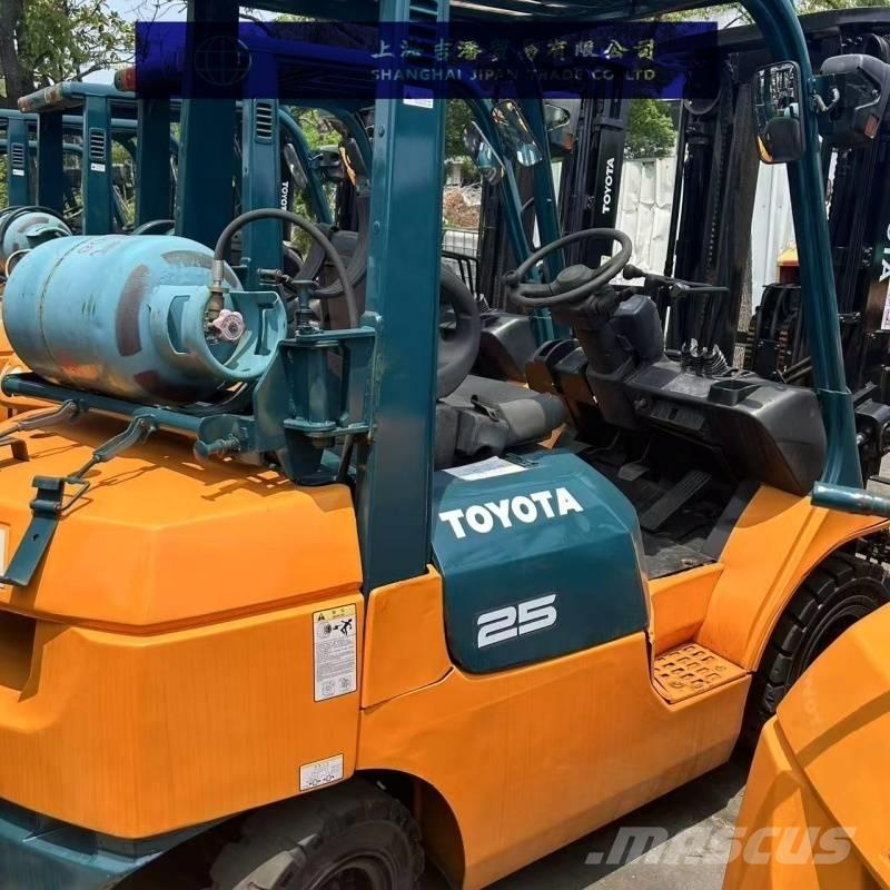 Toyota 7FGU25 Diesel trucks
