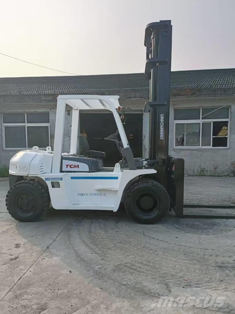 TCM FD 70 Z8 Van Body Trucks