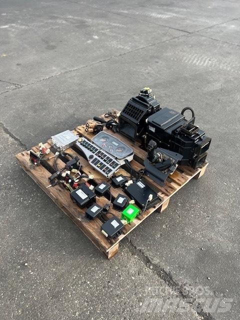 Doosan DL 400 Electronics