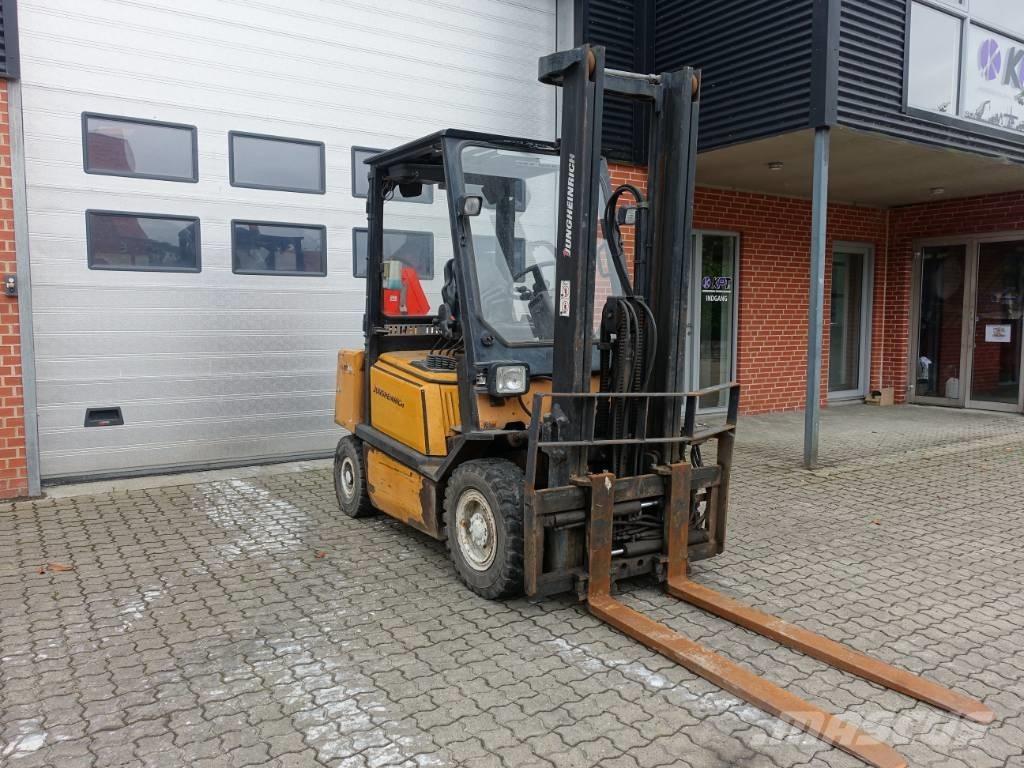 Jungheinrich DFG 25 Diesel trucks