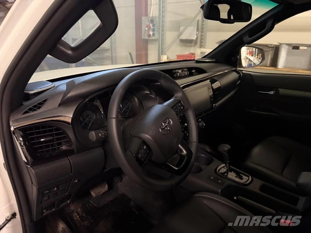 Toyota Hilux 2.8D Panel vans